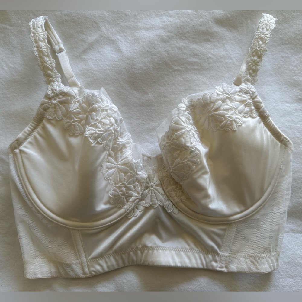 NWOT Vintage 2011 Victoria’s Secret Longline White Satin Tulle Embroidered Daisy